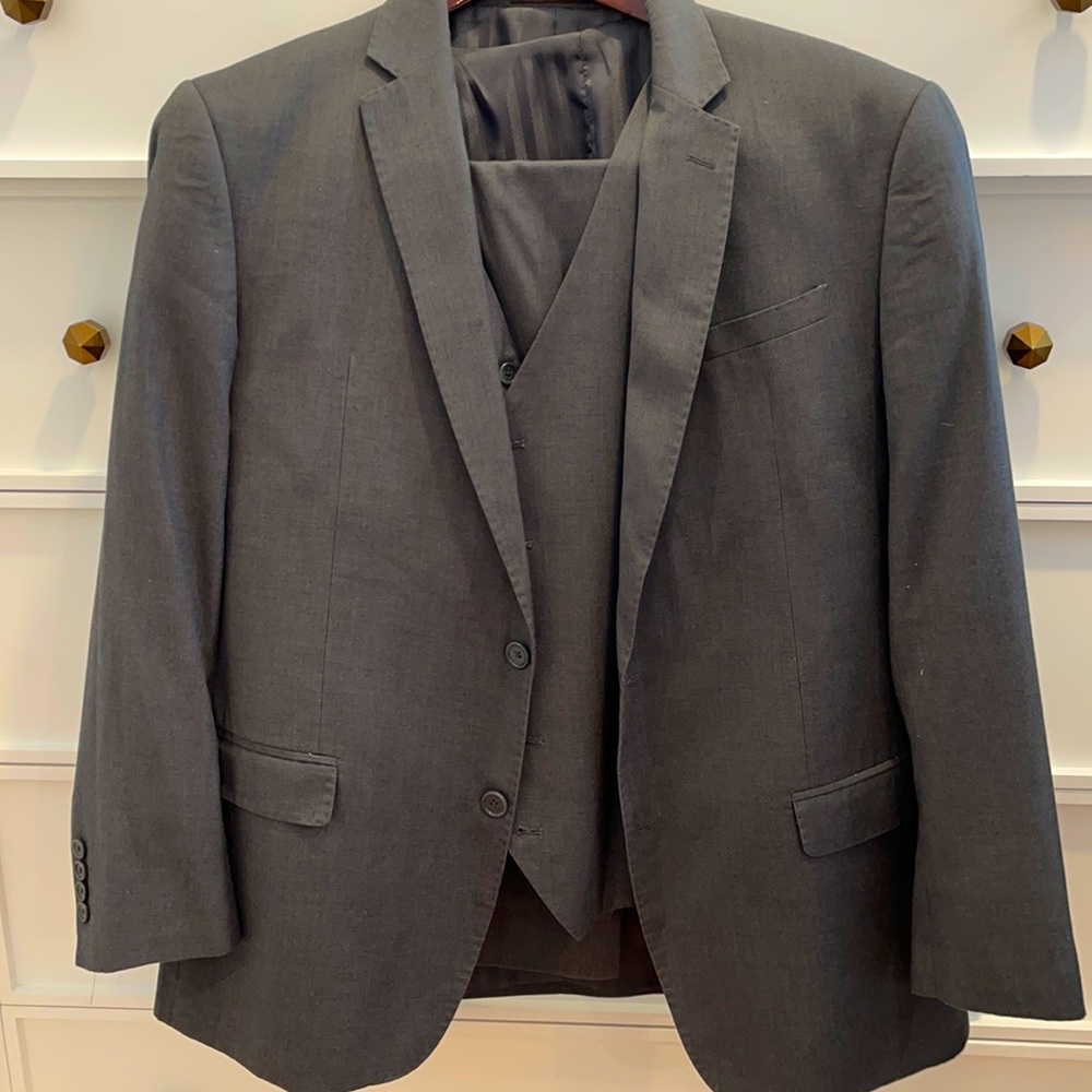 Men’s Vitarelli 3 peice suit size 44R 38/32